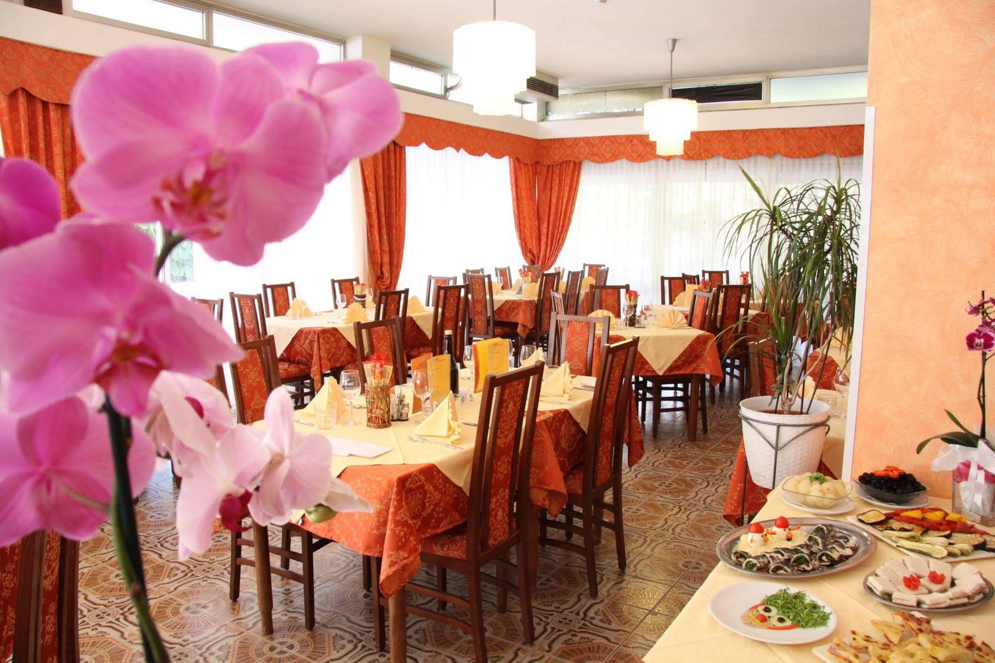 Hotel Tilly Cesenatico Exterior photo